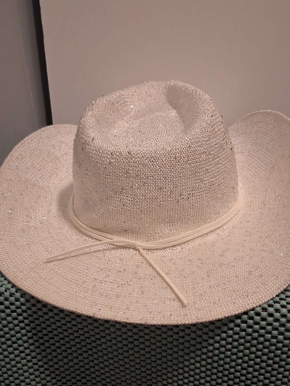 Wild Falleció Hat White